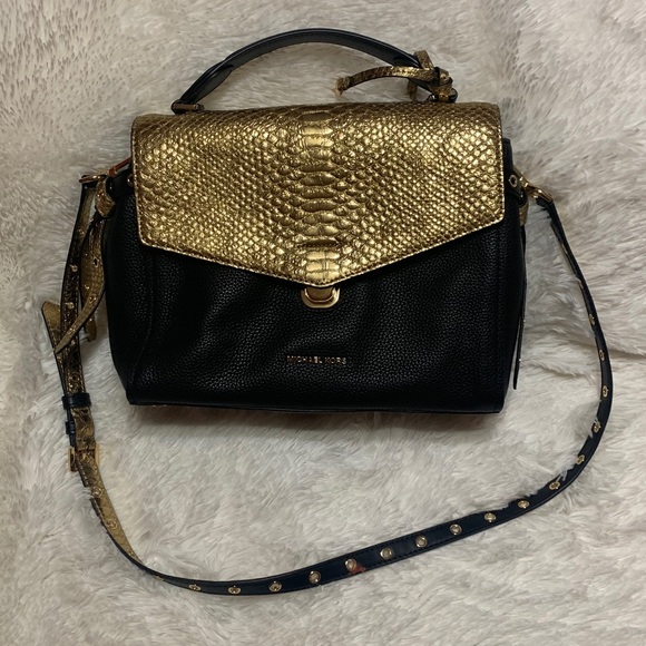 MICHAEL Michael Kors Handbags - Michael kors metallic gold and black crossbody